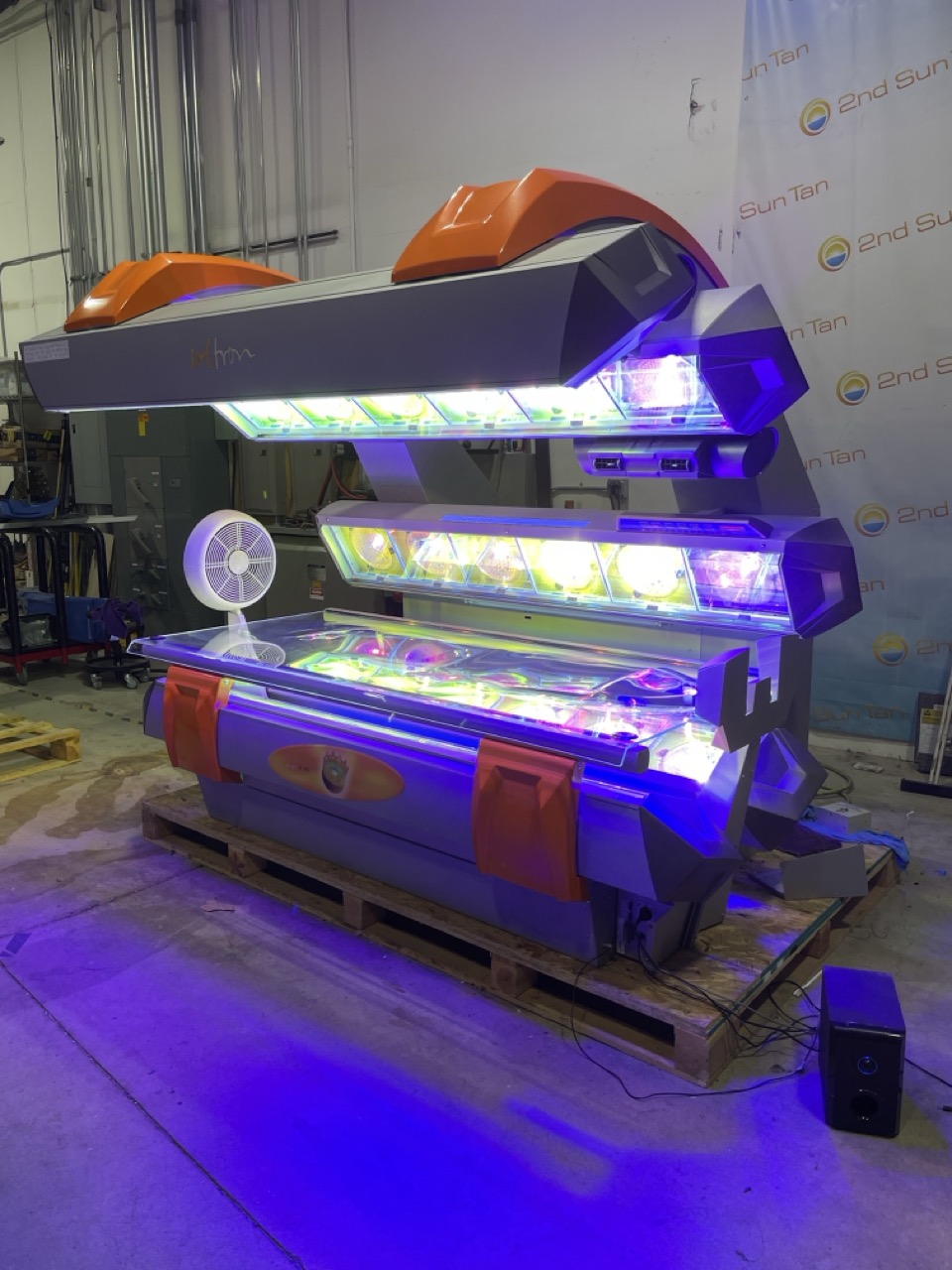 9000829701063630_18 Large