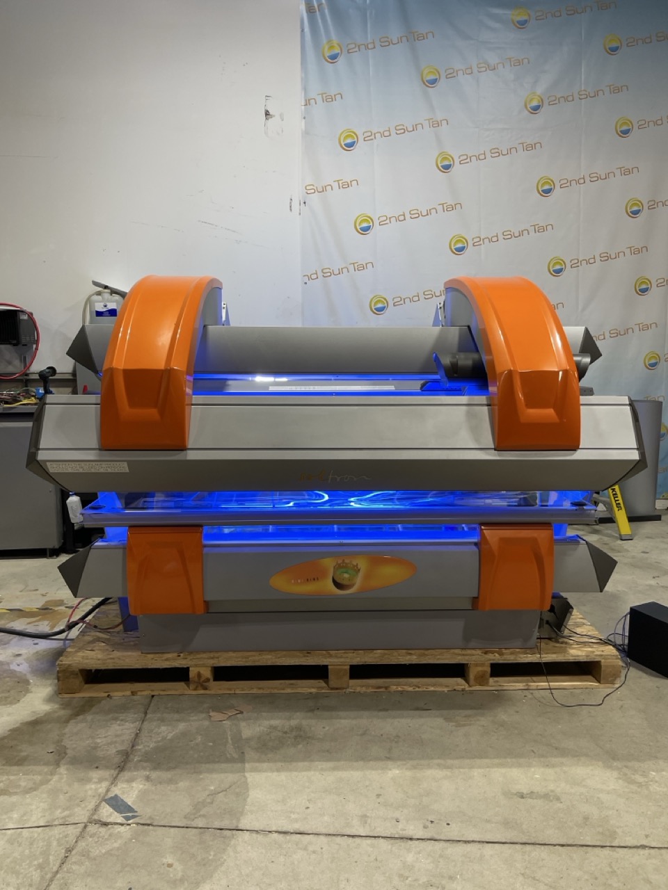 9000829701063630_23 Large