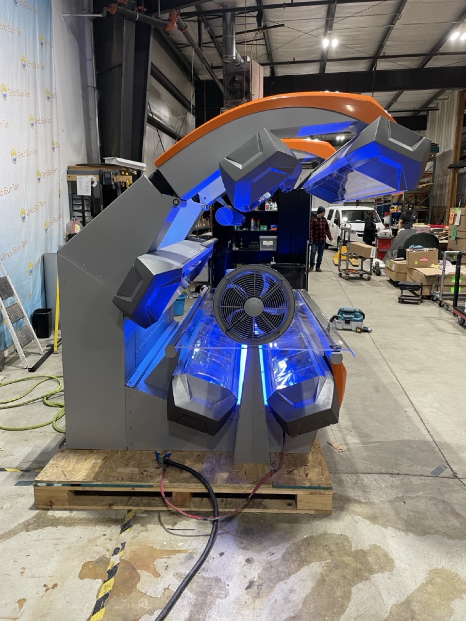 9000829701063630_24 Large