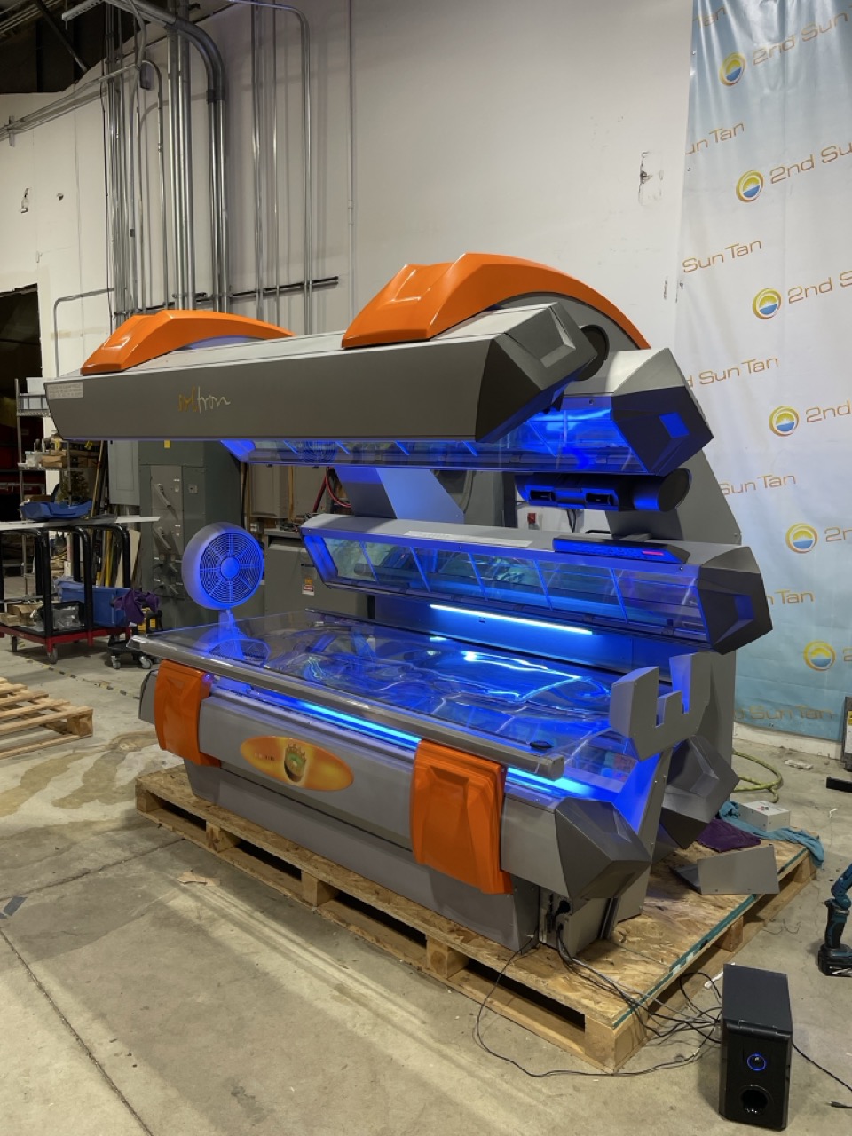 9000829701063630_27 Large