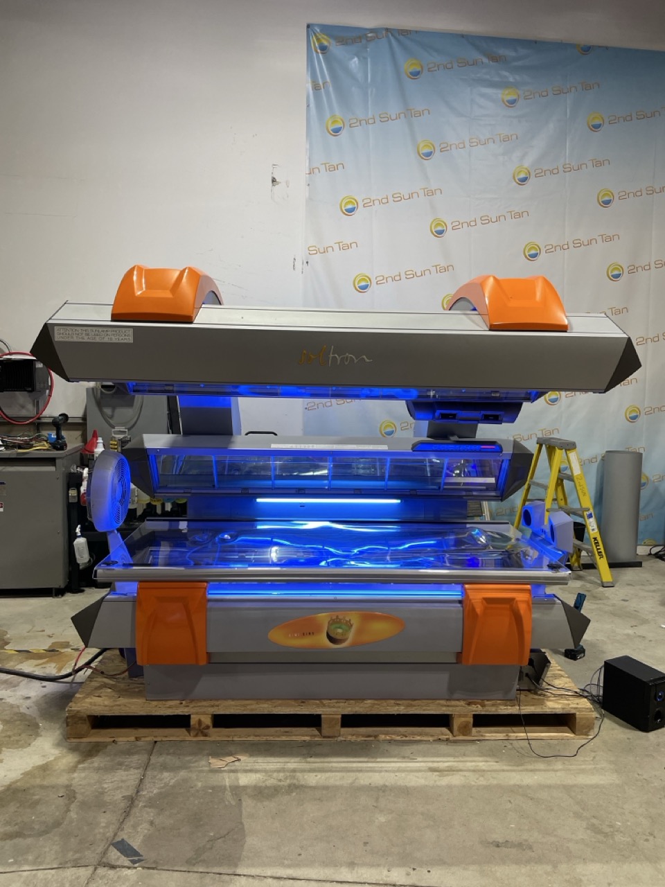 9000829701063630_28 Large